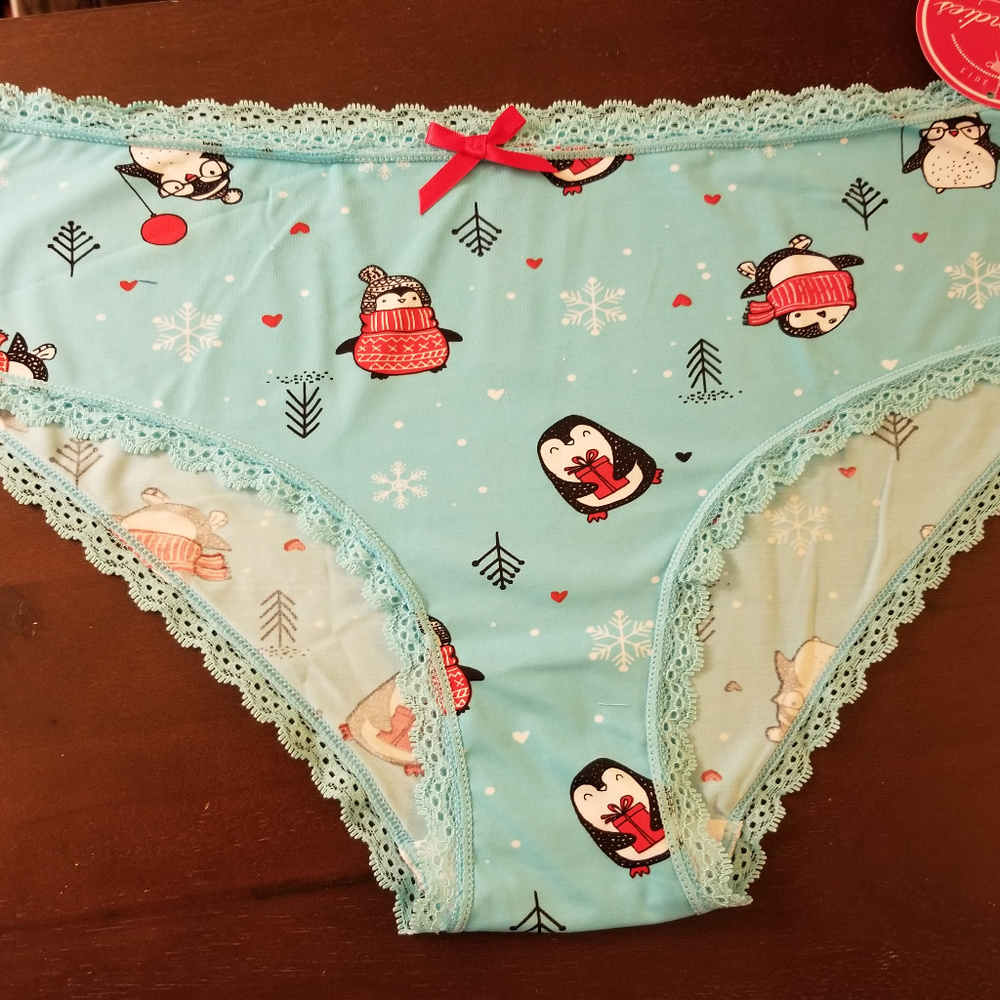 Bikini panties with penguins
